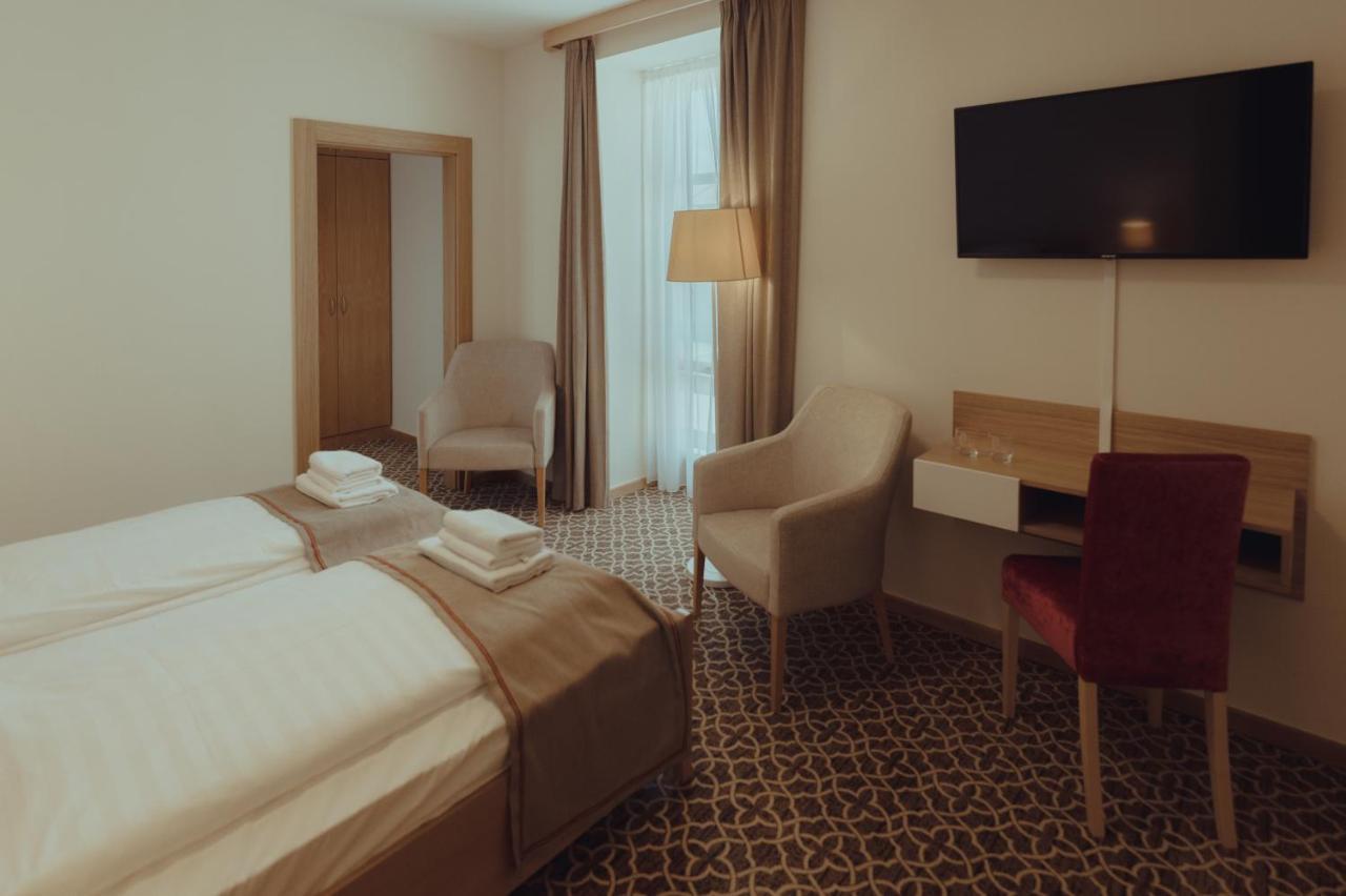 Brigadéros Hotel Brigadír Borsi Extérieur photo