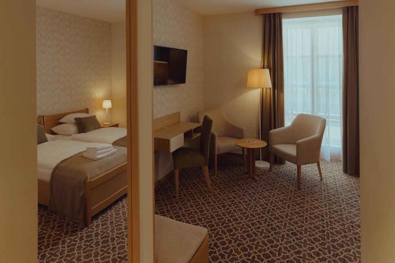 Brigadéros Hotel Brigadír Borsi Extérieur photo