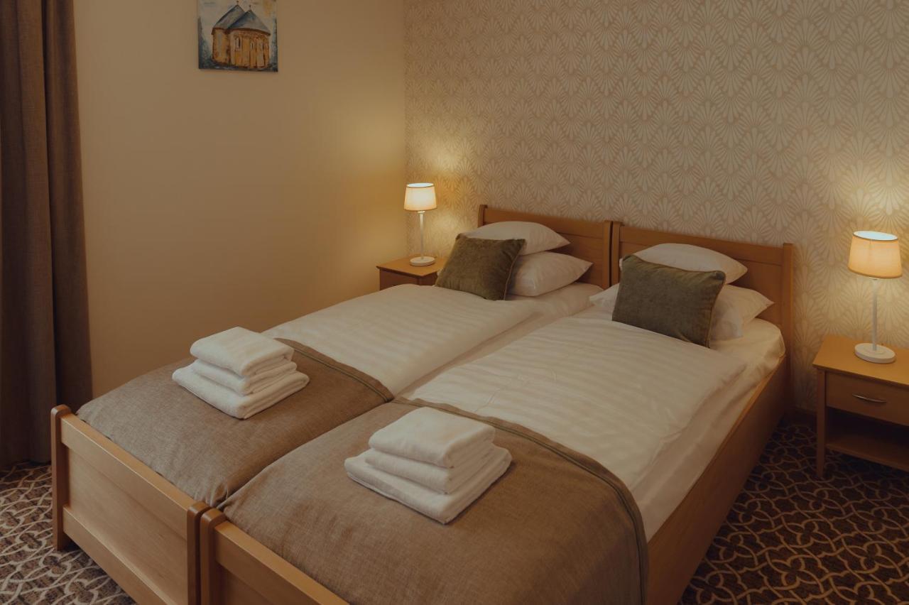 Brigadéros Hotel Brigadír Borsi Extérieur photo